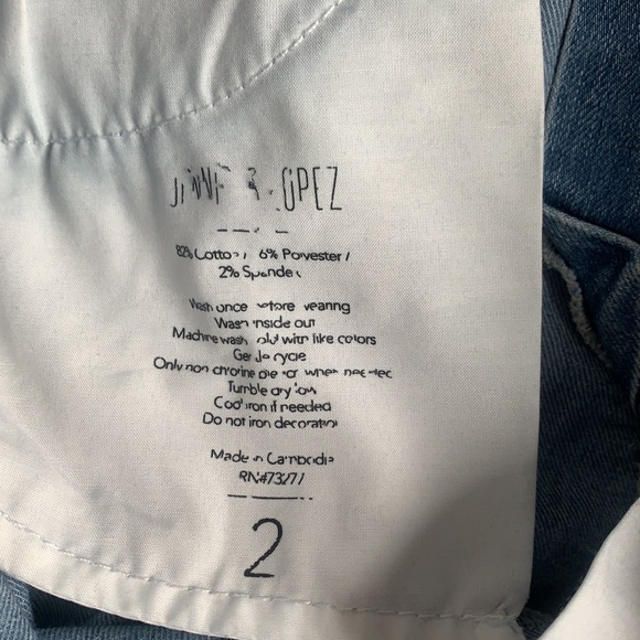 Jennifer Lopez Jeans, Size 2, Made in Cambodia - Picture 4 of 4